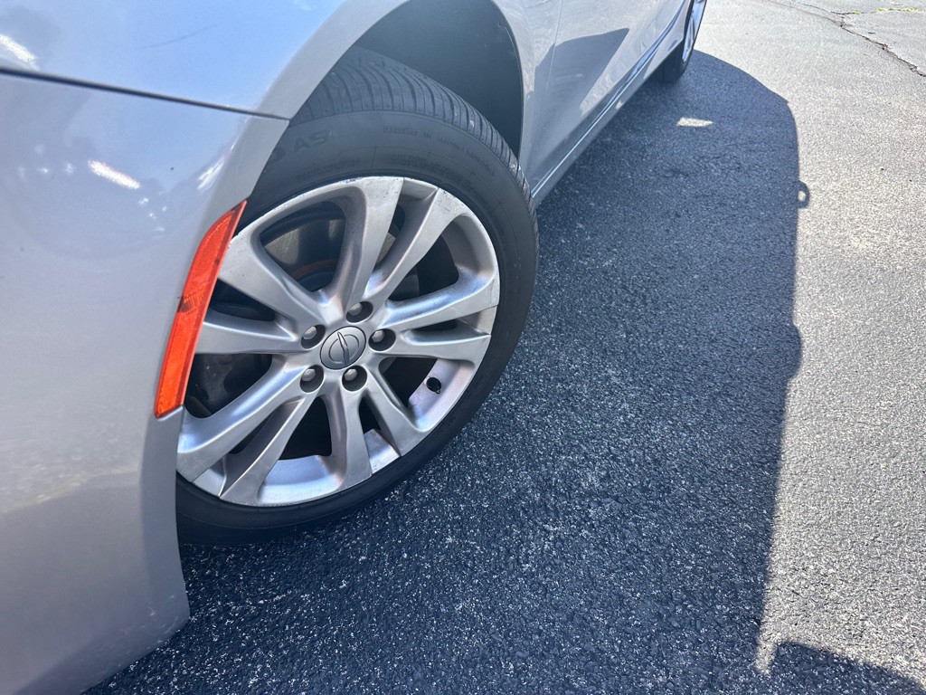 2015 Chrysler 200 Image 11