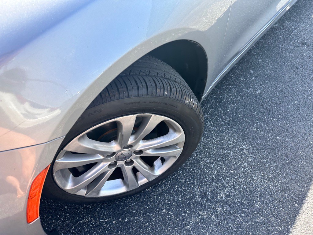 2015 Chrysler 200 Image 12
