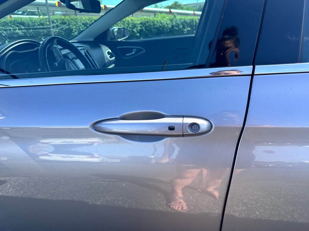 2015 Chrysler 200 Image 14