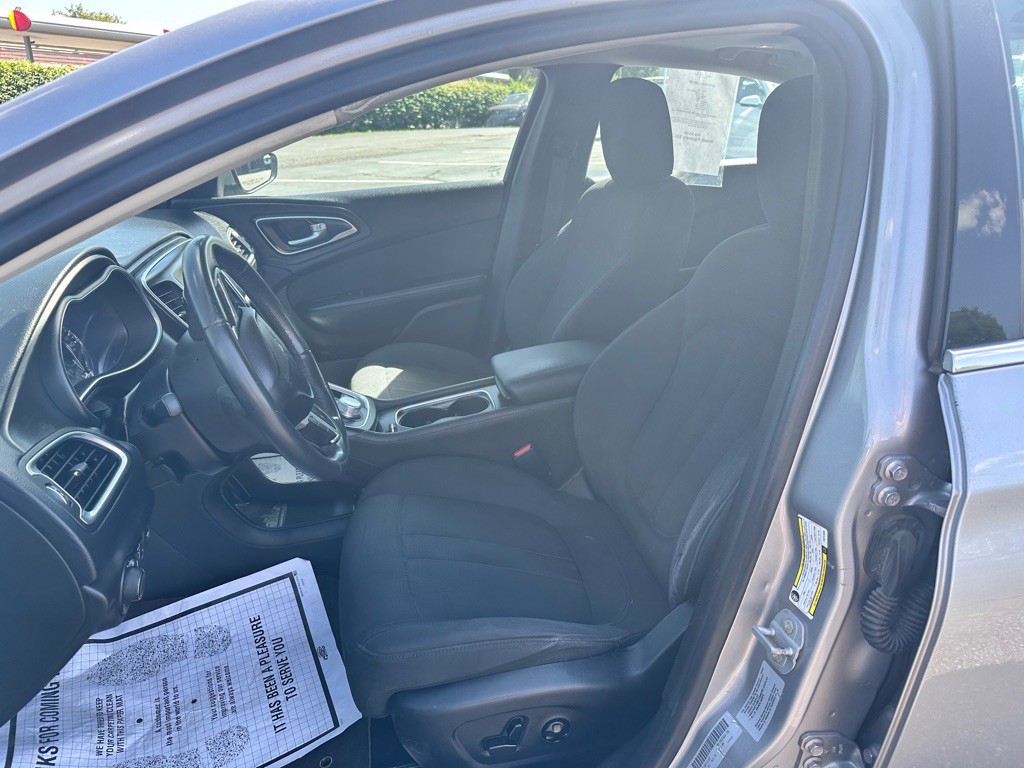 2015 Chrysler 200 Image 15