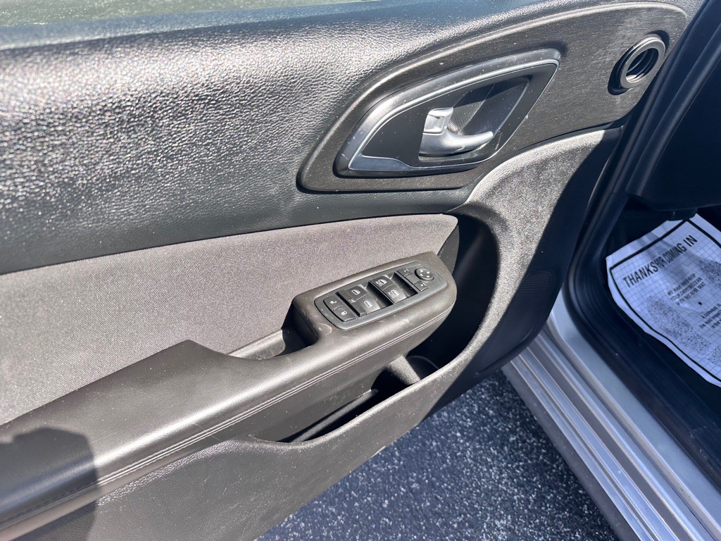 2015 Chrysler 200 Image 16