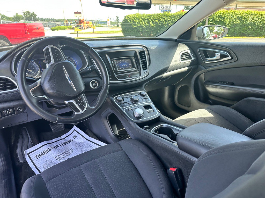 2015 Chrysler 200 Image 18