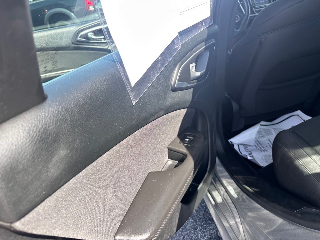 2015 Chrysler 200 Image 20