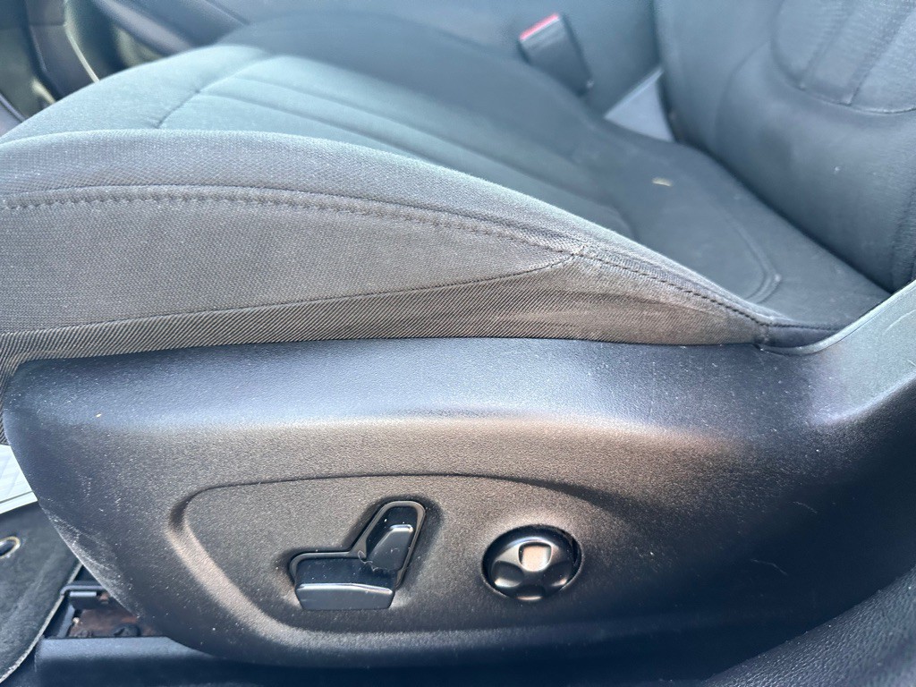 2015 Chrysler 200 Image 21