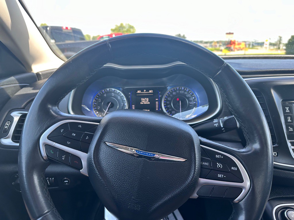 2015 Chrysler 200 Image 22