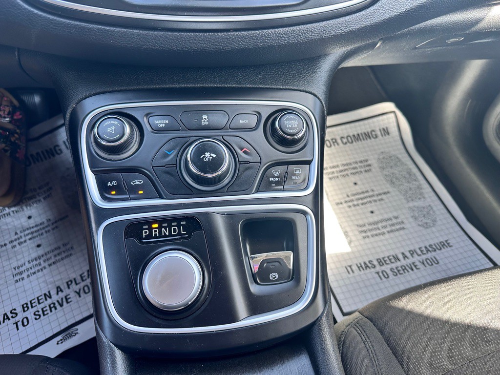 2015 Chrysler 200 Image 24
