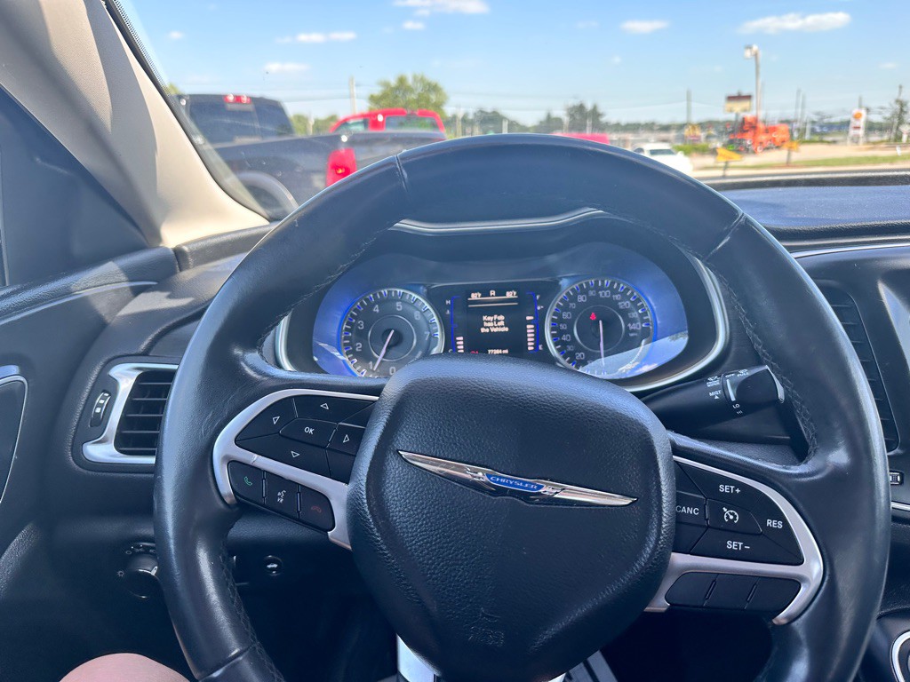 2015 Chrysler 200 Image 27