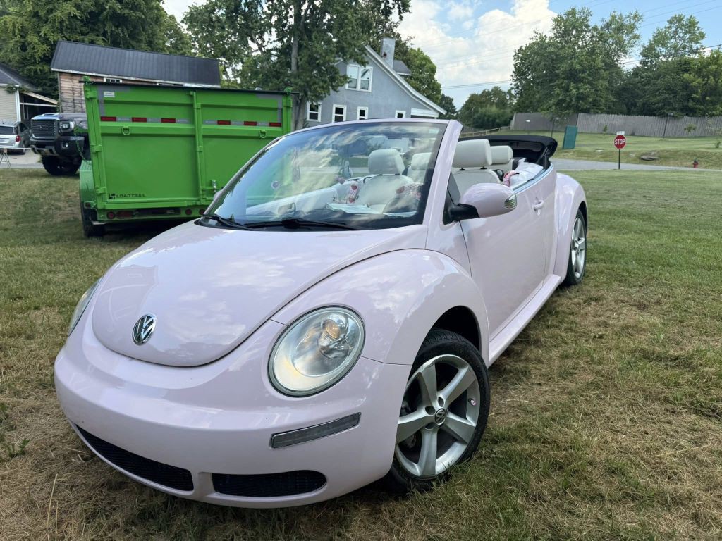 2010 Volkswagen Beetle Image 3