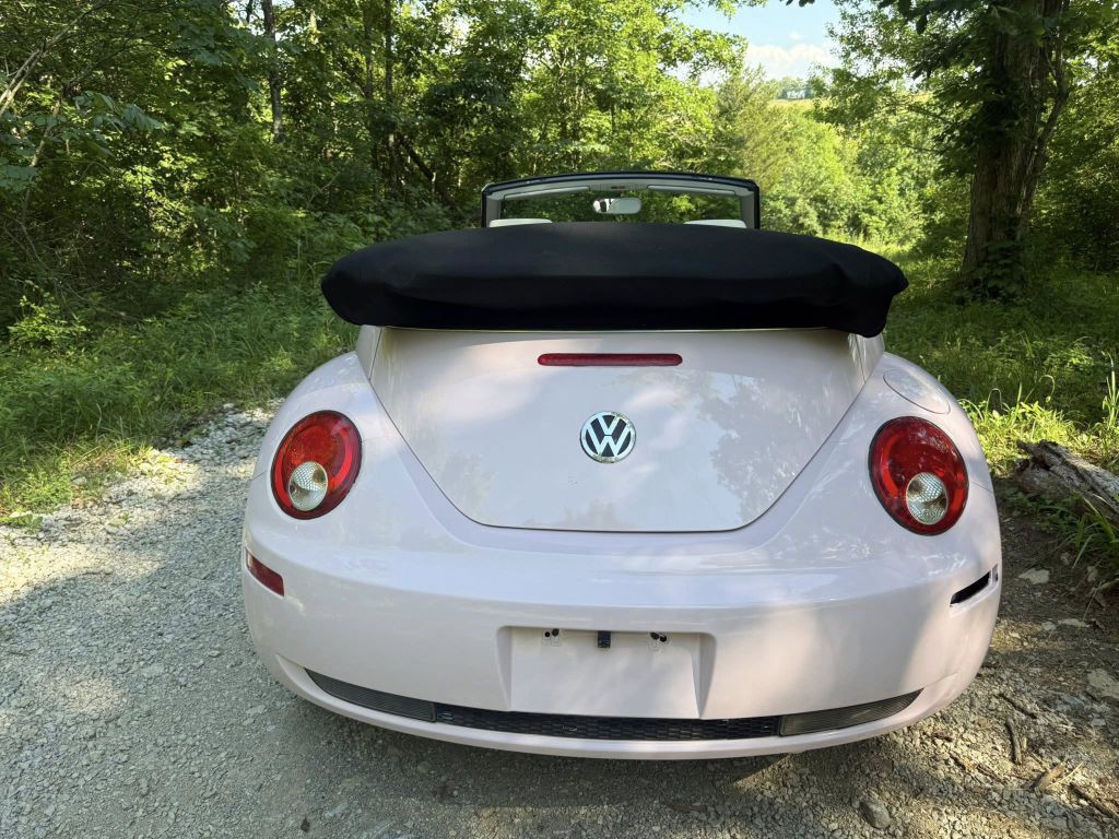 2010 Volkswagen Beetle Image 13
