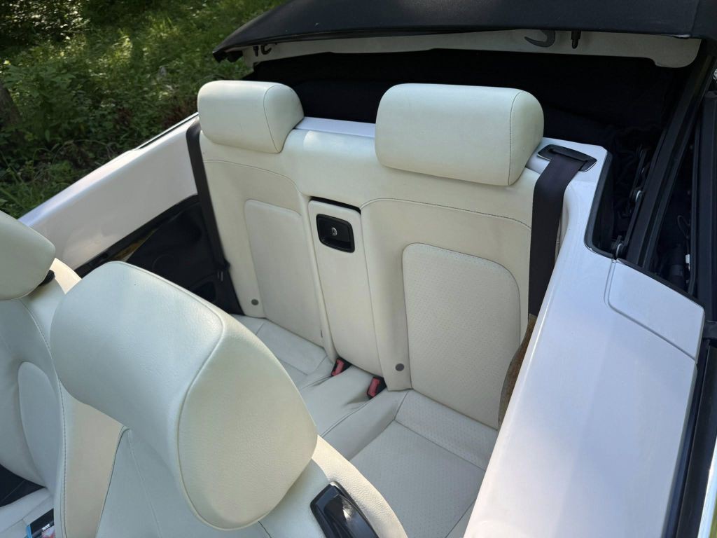 2010 Volkswagen Beetle Image 14
