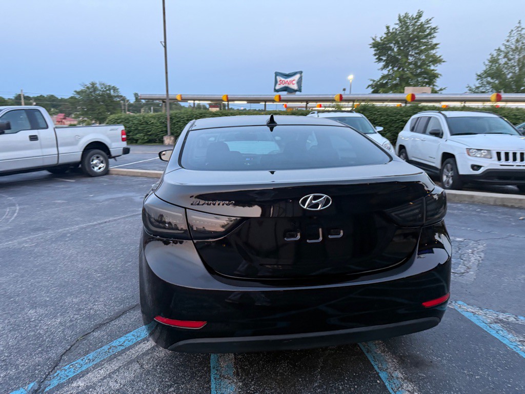 2015 Hyundai Elantra Image 4