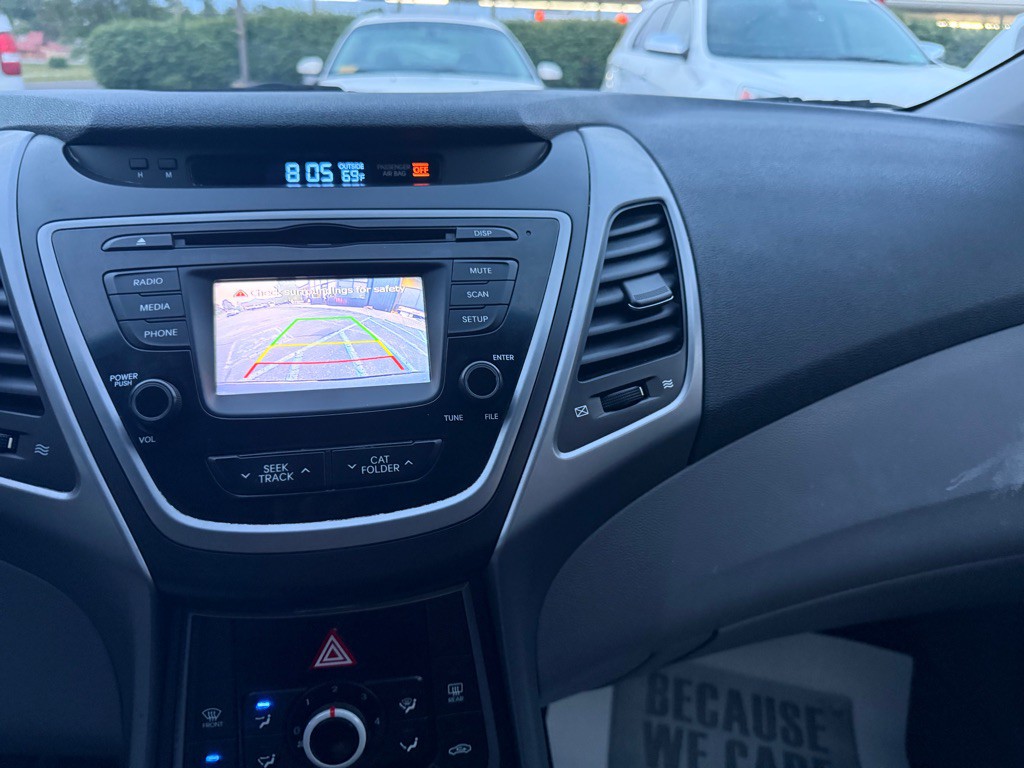 2015 Hyundai Elantra Image 19