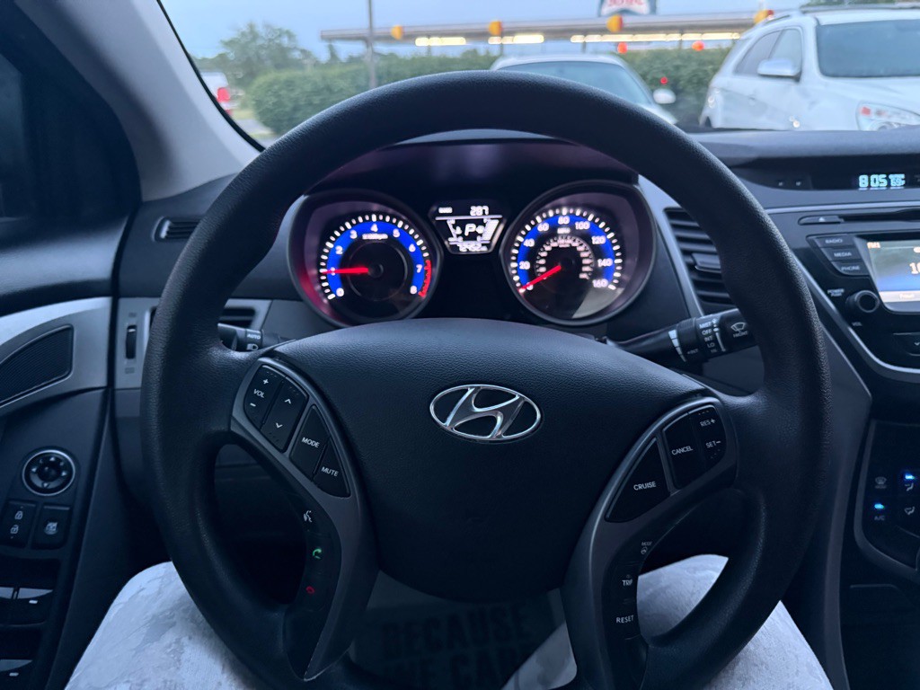 2015 Hyundai Elantra Image 36