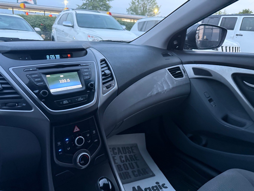 2015 Hyundai Elantra Image 37
