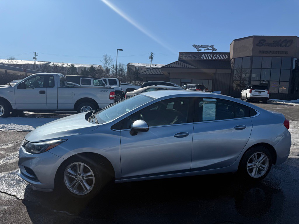 2017 Chevrolet Cruze Image 2