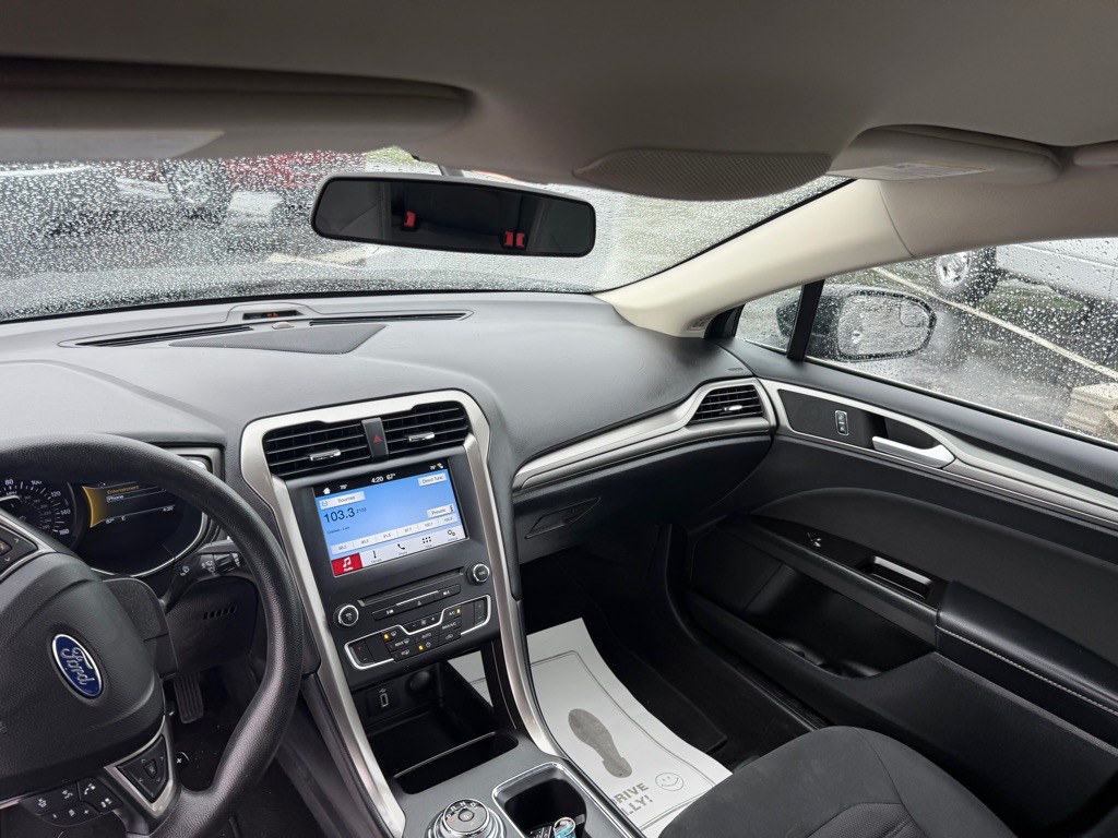 2017 Ford Fusion Image 17