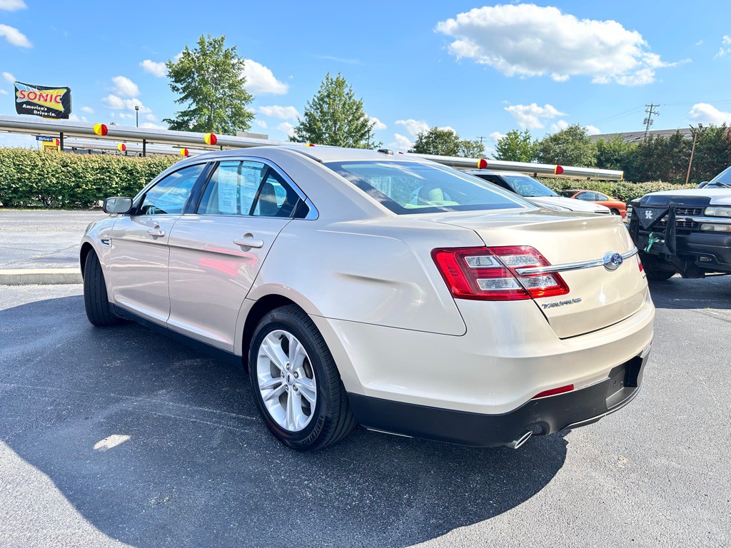 2018 Ford Taurus Image 3