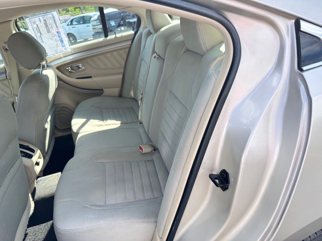 2018 Ford Taurus Image 15