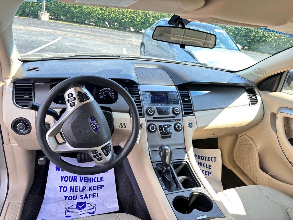 2018 Ford Taurus Image 17