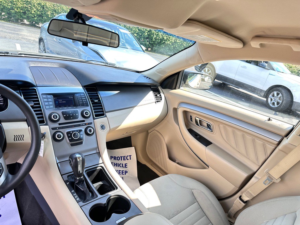 2018 Ford Taurus Image 18