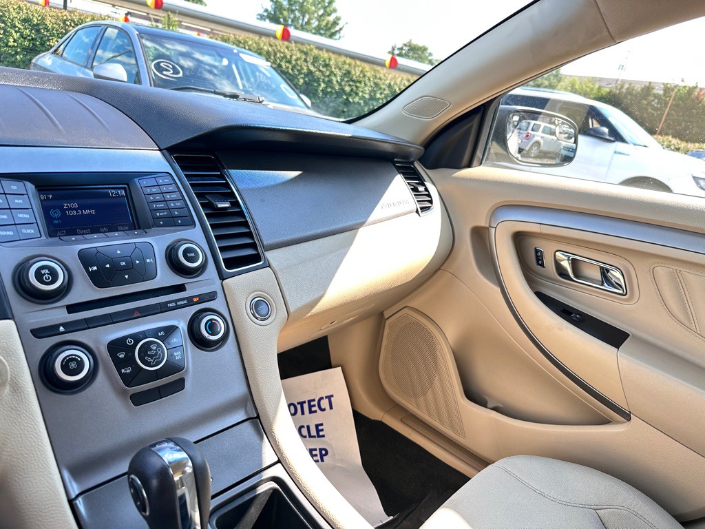 2018 Ford Taurus Image 21
