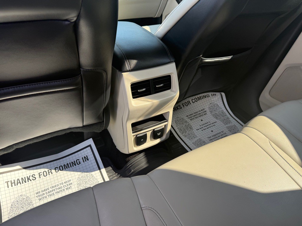 2016 Ford Edge Image 16