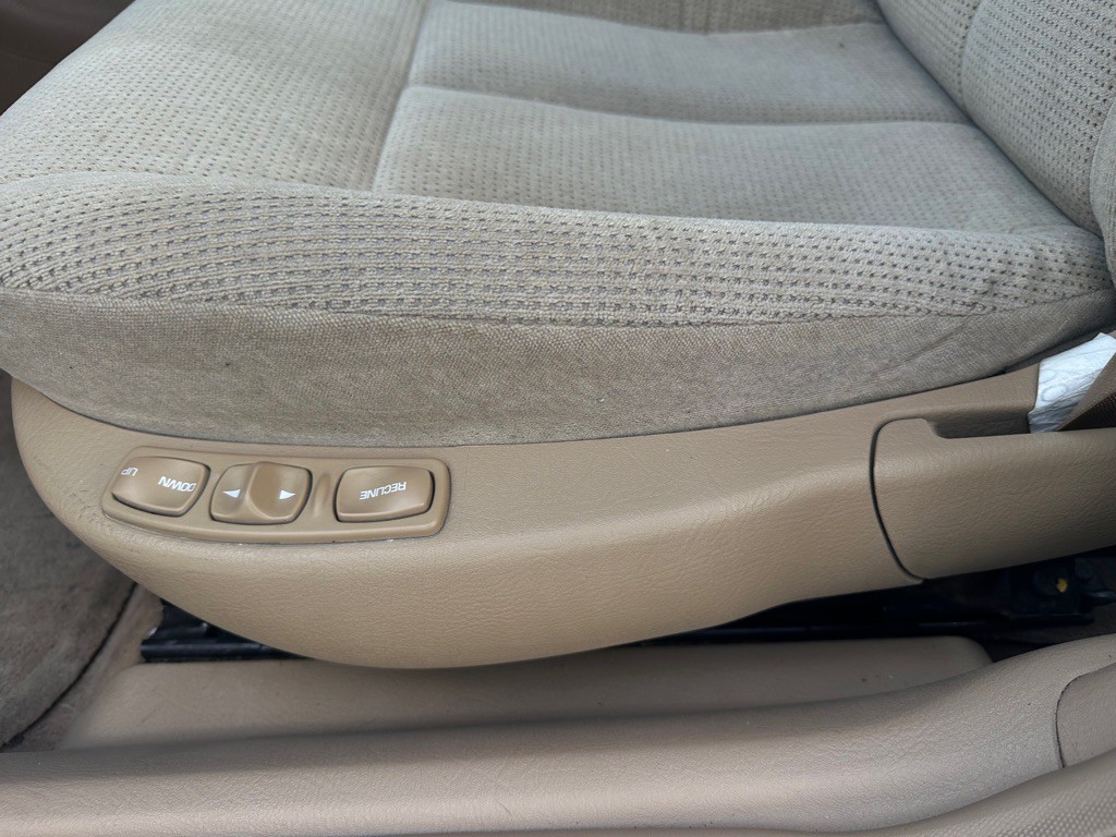 2000 Saturn LS1 Image 16