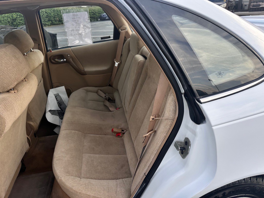 2000 Saturn LS1 Image 18