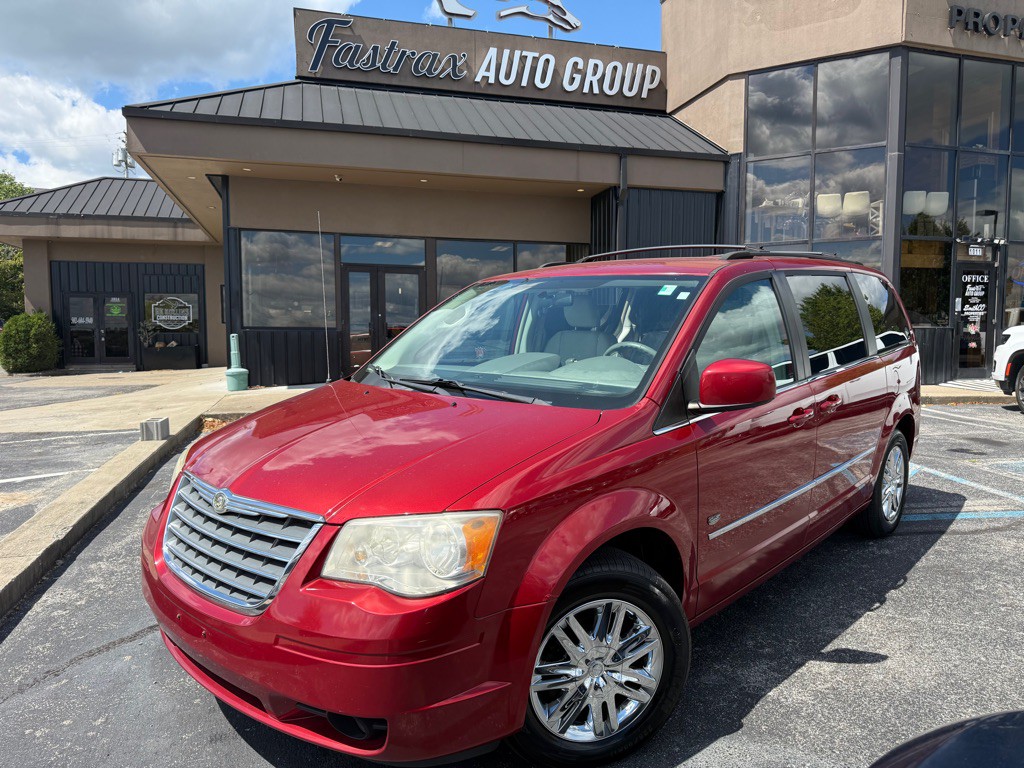 2009 Chrysler Town & Country Image 2