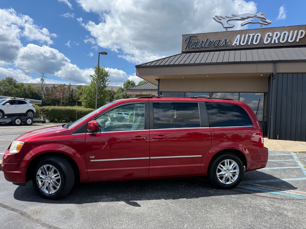 2009 Chrysler Town & Country Image 3