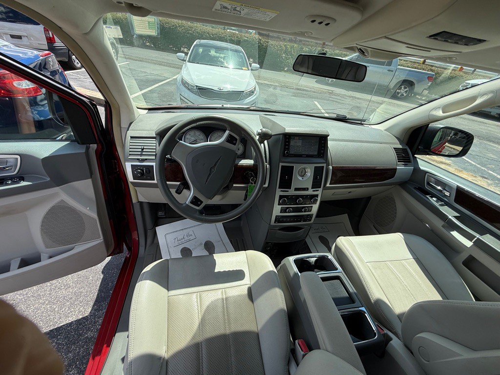 2009 Chrysler Town & Country Image 19