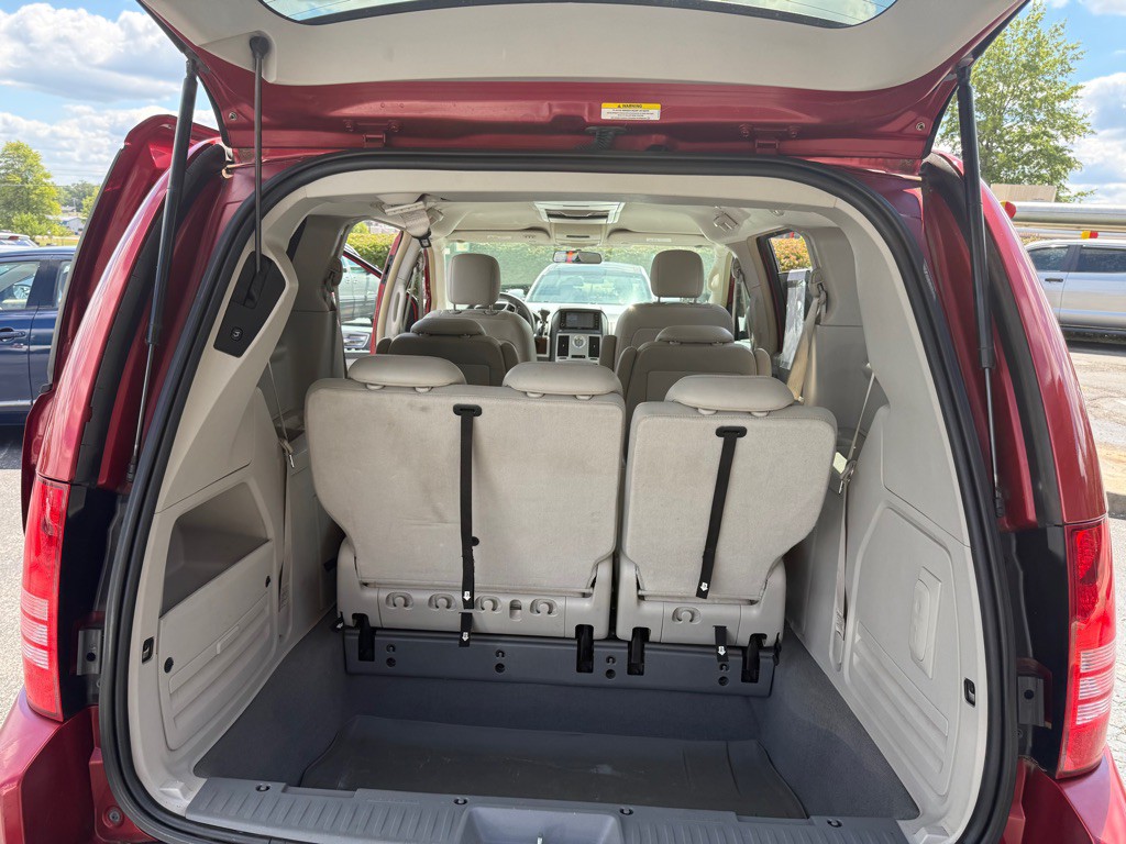 2009 Chrysler Town & Country Image 21