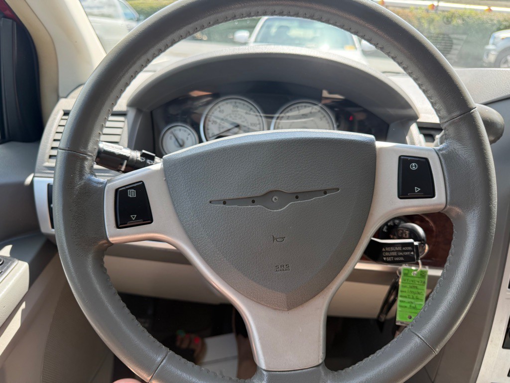 2009 Chrysler Town & Country Image 26