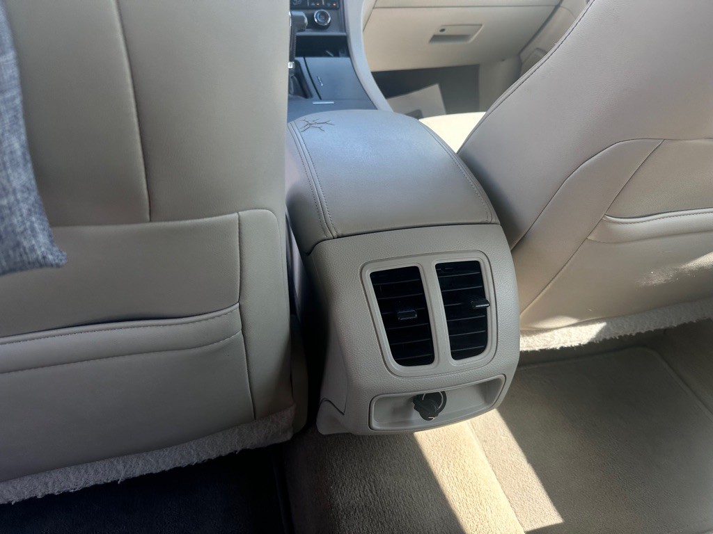 2012 Ford Taurus Image 16