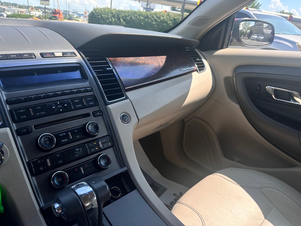 2012 Ford Taurus Image 20