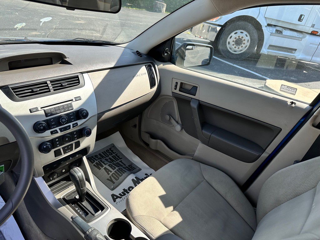 2010 Ford Focus Image 17