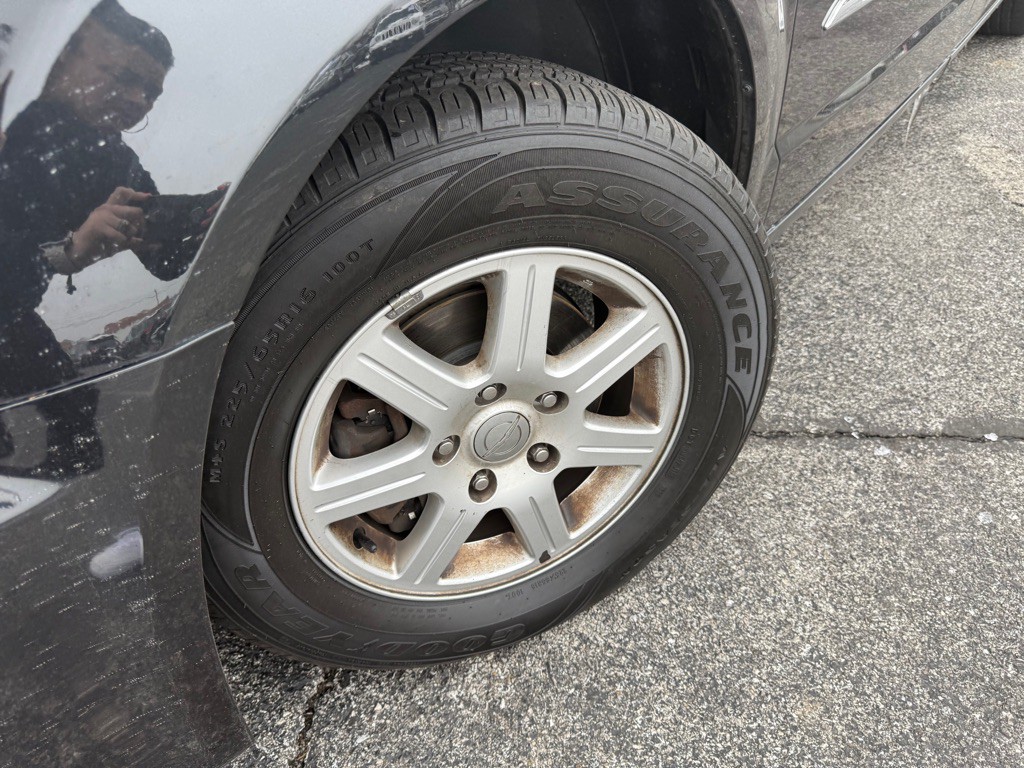 2013 Chrysler Town & Country Image 9