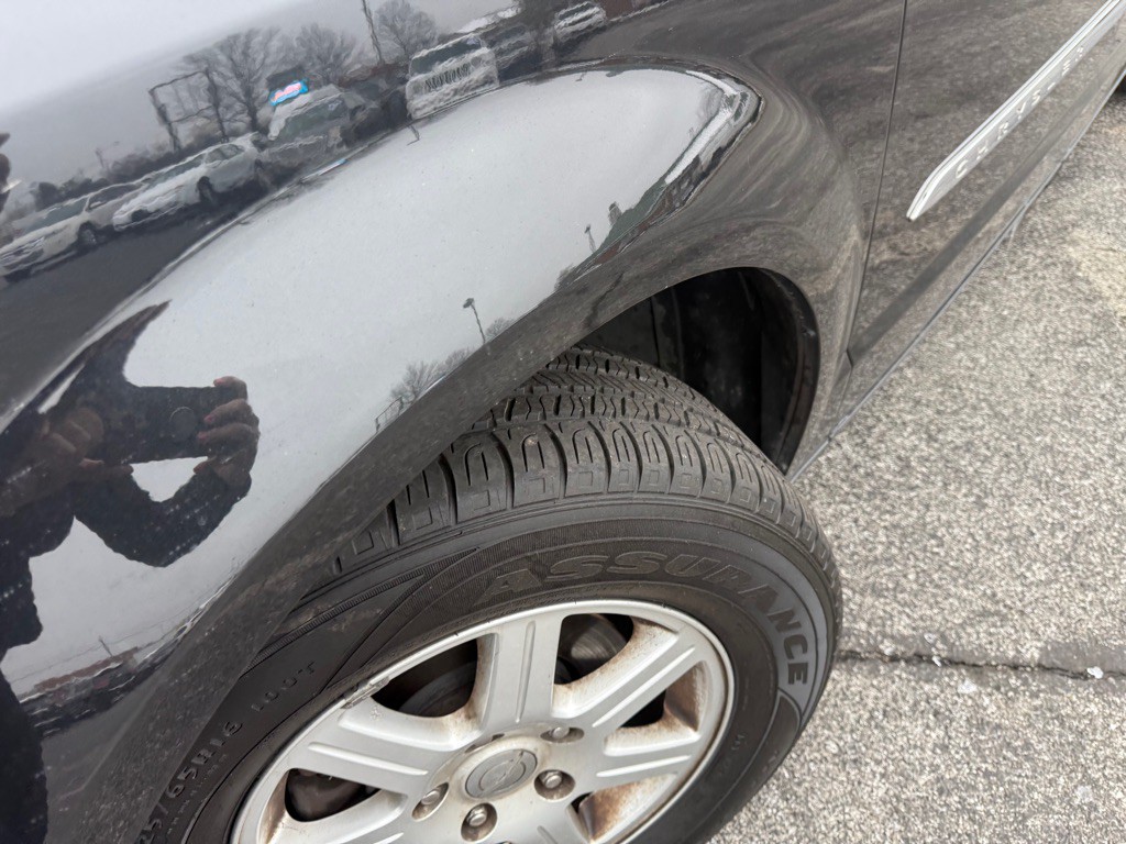 2013 Chrysler Town & Country Image 10