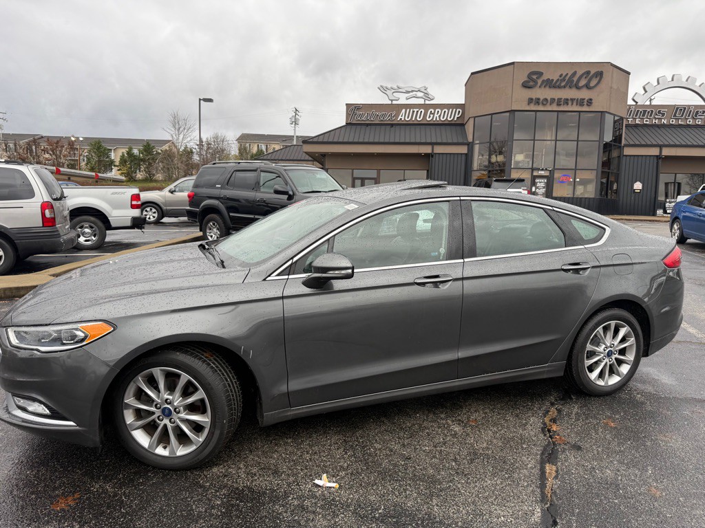 2017 Ford Fusion Image 2