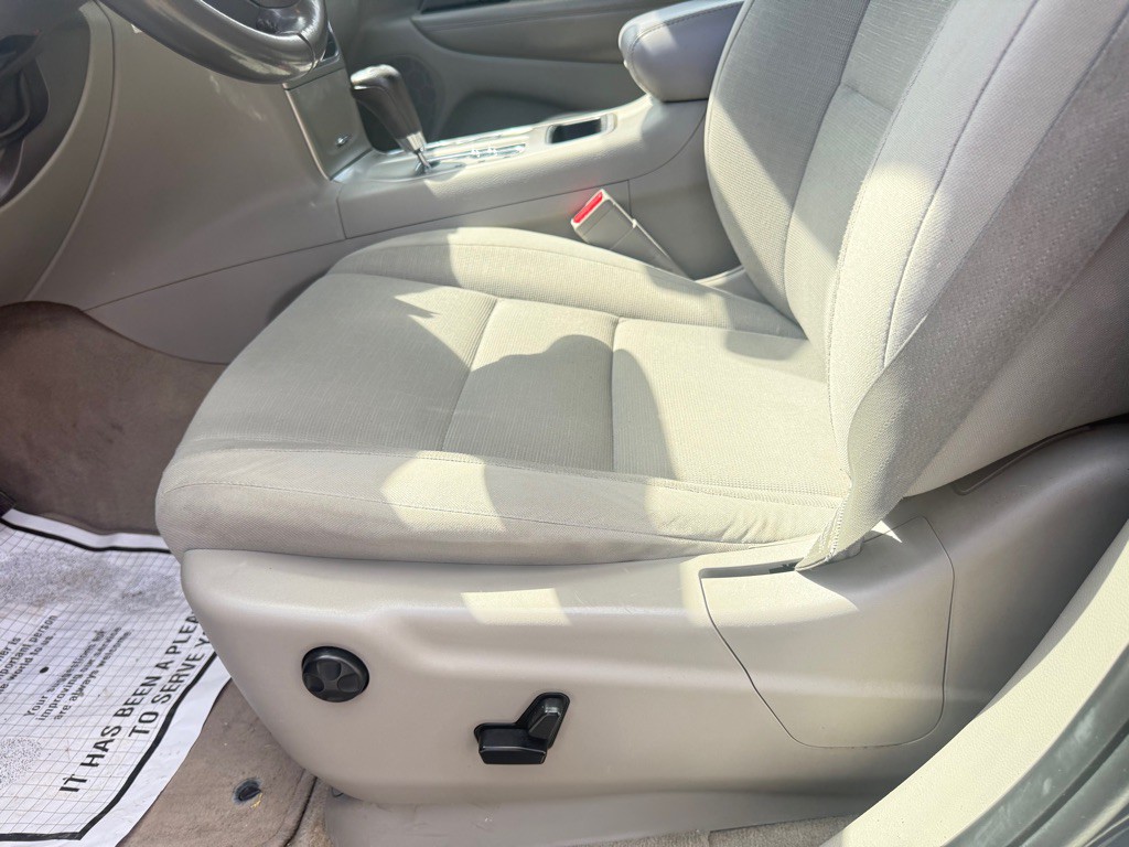 2012 Jeep Grand Cherokee Image 16