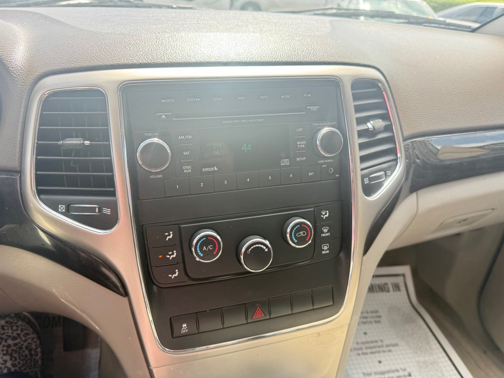 2012 Jeep Grand Cherokee Image 18