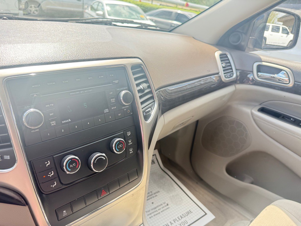 2012 Jeep Grand Cherokee Image 19