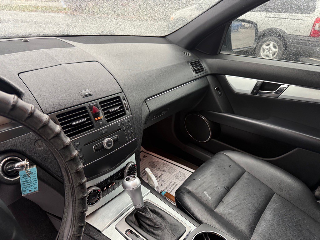 2009 Mercedes-Benz C-Class Image 19