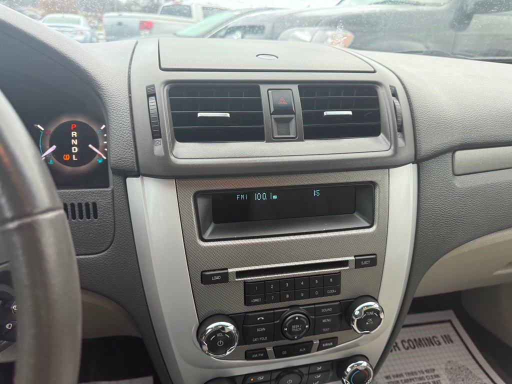 2010 Mercury Milan Image 15