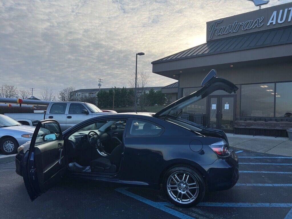 2010 Scion tC Image 4