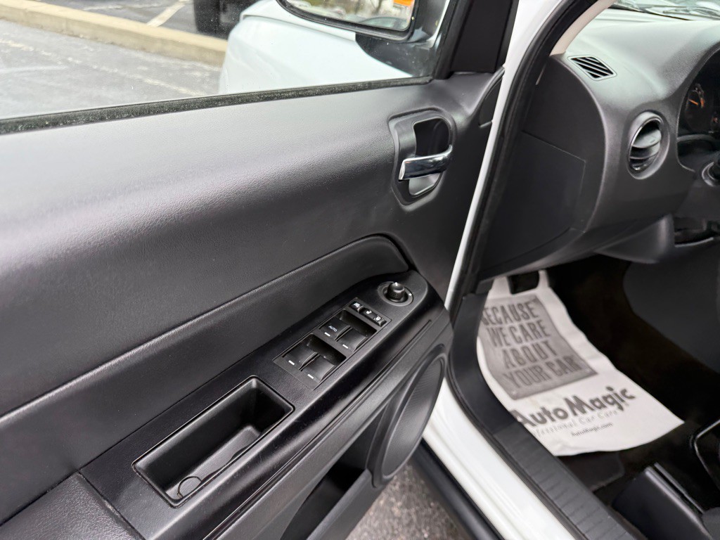 2015 Jeep Compass Image 15