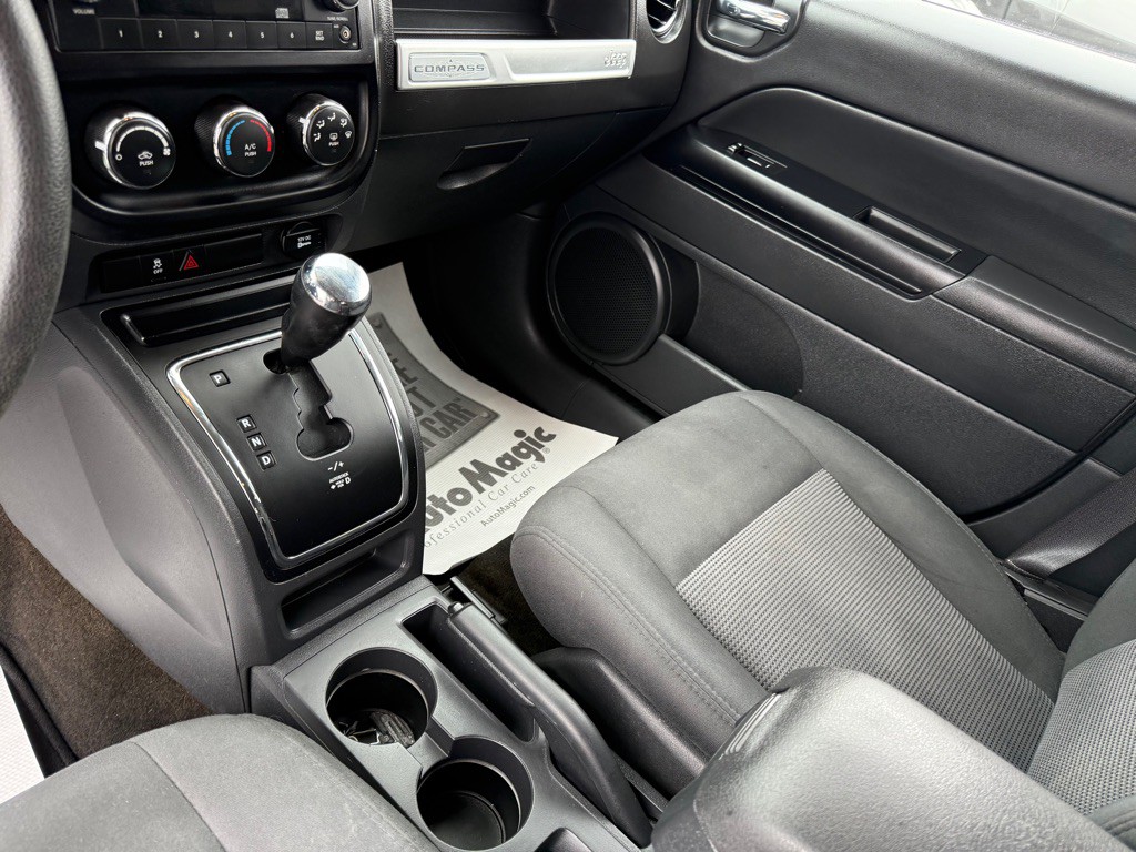 2015 Jeep Compass Image 22