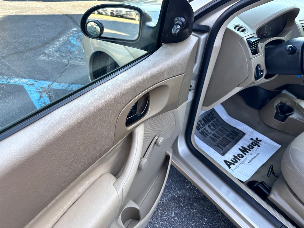 2007 Ford Focus Image 15