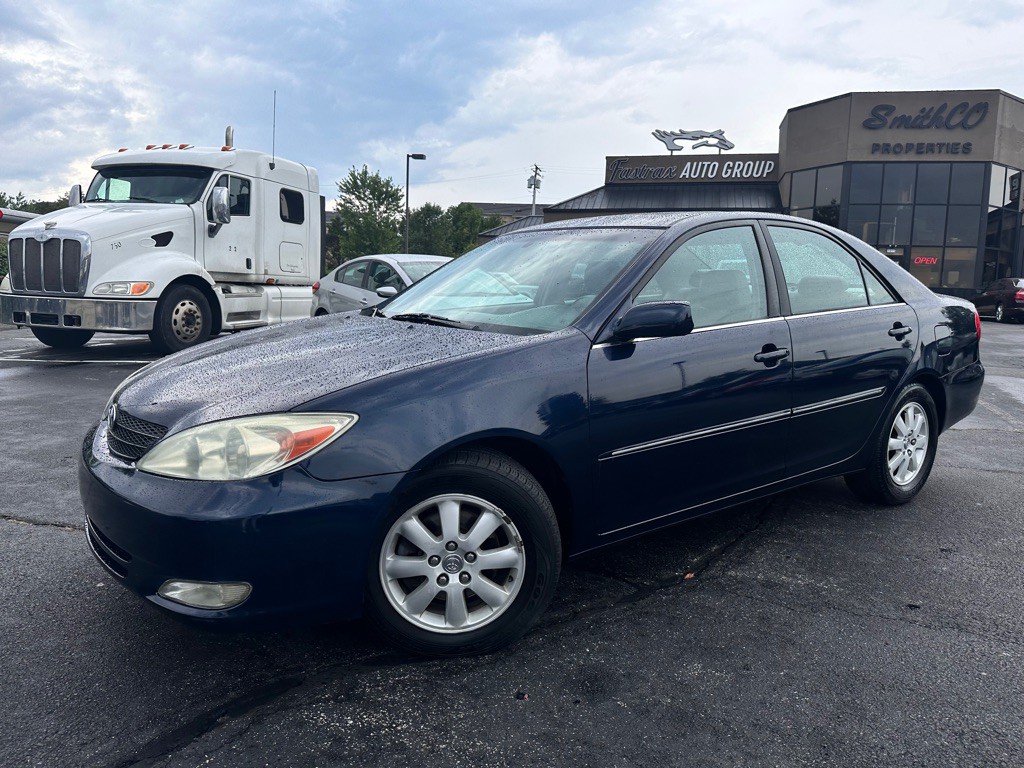 2004 Toyota Camry Image 2