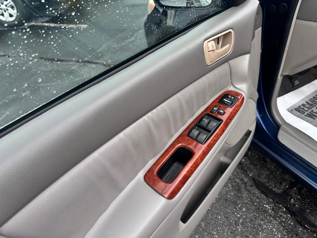 2004 Toyota Camry Image 14